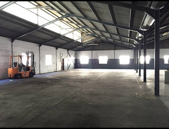 1,300M² FACTORY FOR SALE IN BEACONVALE